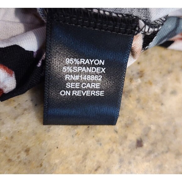 New! Torrid Size 1X Super Soft Knits Black Floral Cold Shoulder Top Rayon Blend - Picture 5 of 13